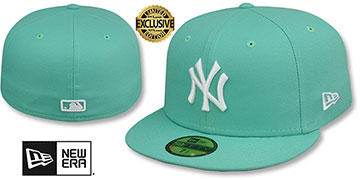 Yankees 'TEAM-BASIC' Mint-White Fitted Hat by New Era