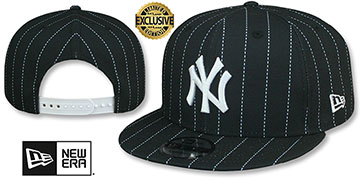 Yankees 'TEAM-BASIC PINSTRIPE SNAPBACK' Black-White Hat by New Era