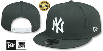 Yankees 'TEAM-BASIC SNAPBACK' Charcoal-White Hat by New Era