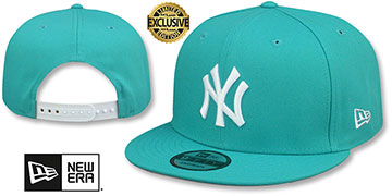 Yankees 'TEAM-BASIC SNAPBACK' Teal-White Hat by New Era