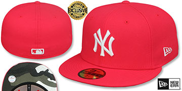 Yankees 'URBAN CAMO-BOTTOM' Lava Red Fitted Hat by New Era